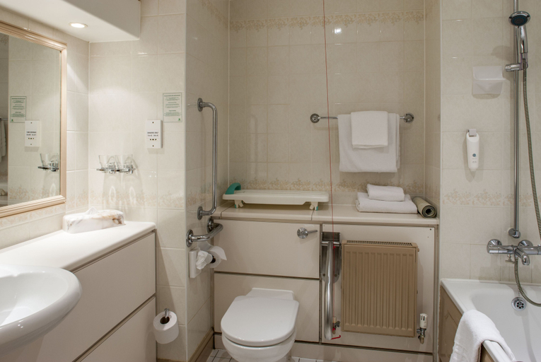 Bathroom 5, Holiday Inn IPSWICH - ORWELL by IHG, Suffolk
