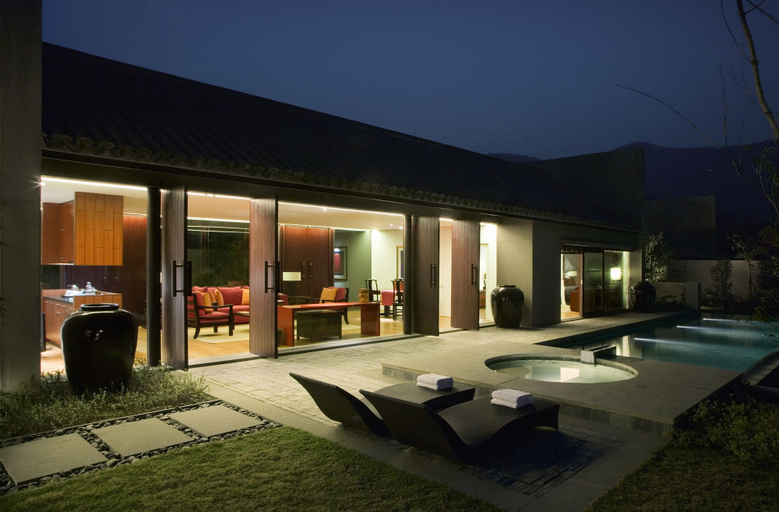 Exterior & Views