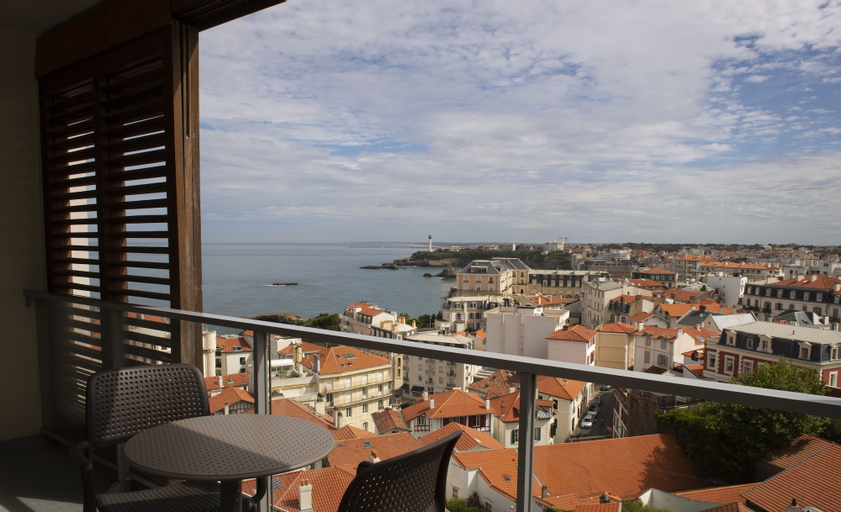 Exterior & Views 9
