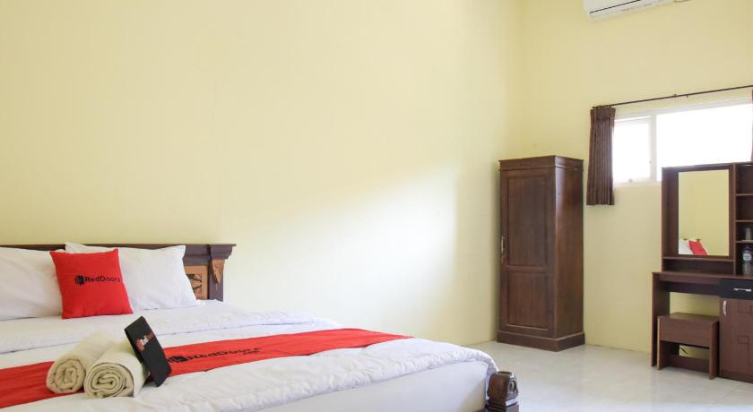 Bedroom 4, RedDoorz Syariah near Balai Kota Probolinggo 2, Probolinggo