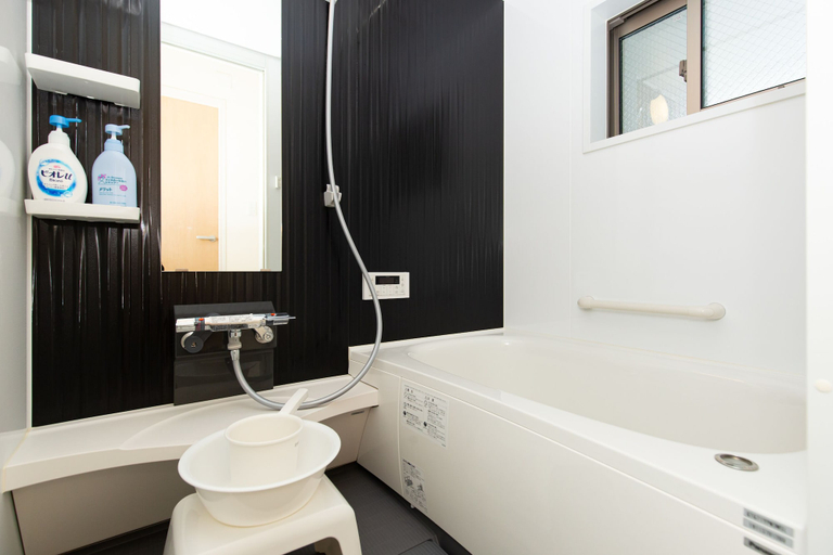 Bathroom 3, Ashiato, Ōta