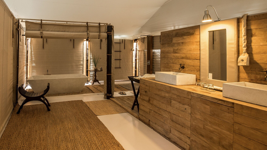 Bathroom 4, The Beige, Angkor Thum