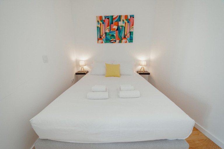 Bedroom 2, Courtyard Oporto Design Apartment E, Porto