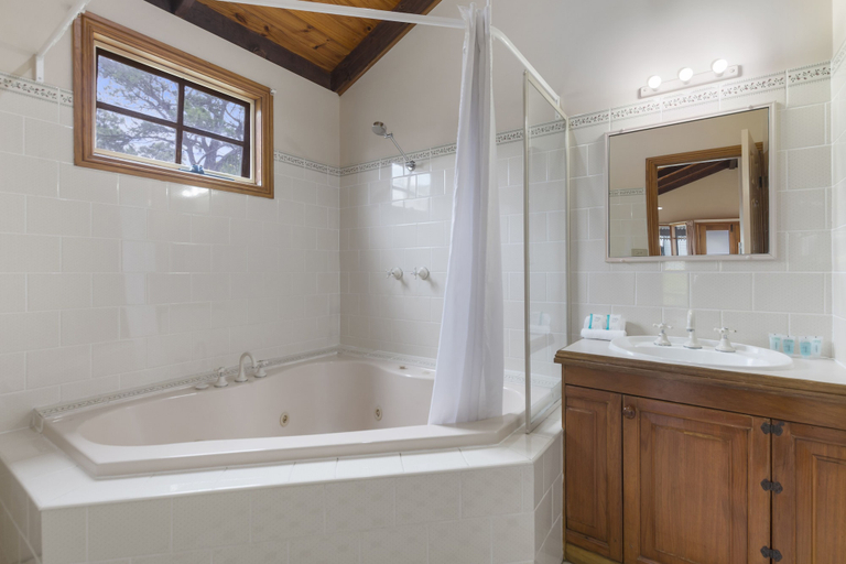 Bathroom 3, Wairo Beach Holiday Park, Shoalhaven - Pt B