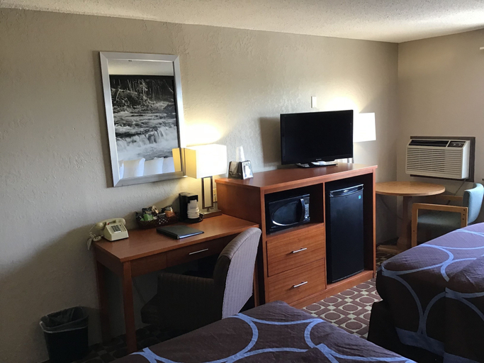 Bedroom 3, Super 8 by Wyndham Miles City, Custer