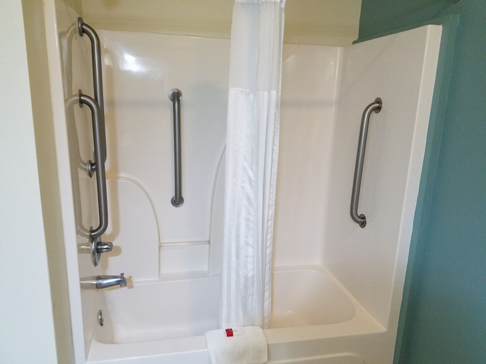 Bathroom 4, Baymont by Wyndham Grovetown Augusta, Columbia
