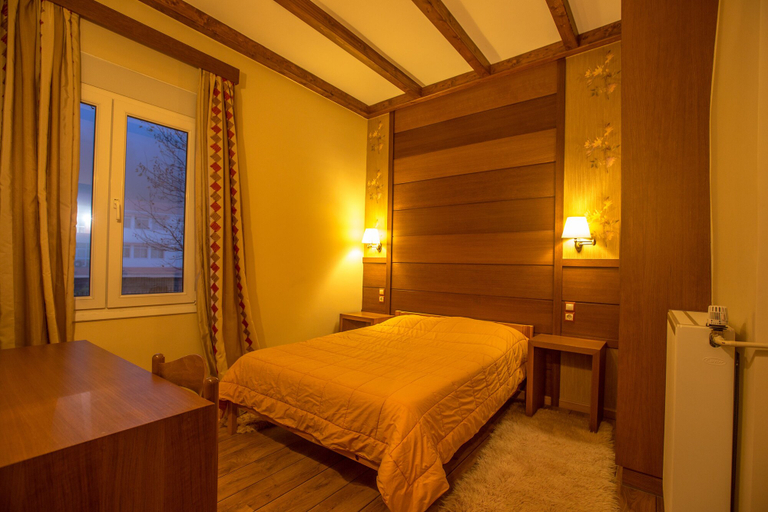Bedroom 2, Hotel Steni, Central Greece