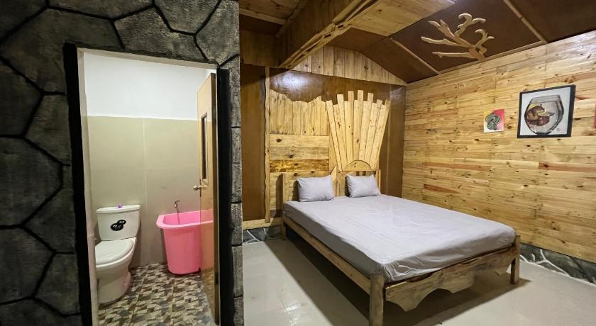 Bedroom 2, Ulina Homestay VIP Berastagi, Karo