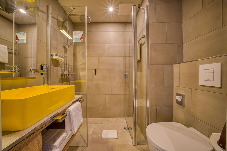 Bathroom 5, Vienna House Easy by Wyndham Augsburg, Augsburg