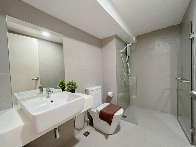 bathroom 13