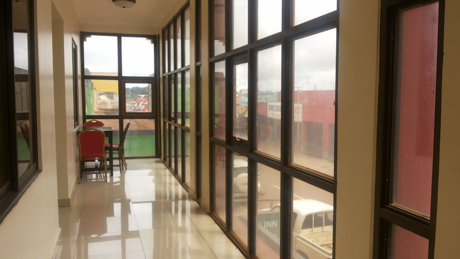 Exterior & Views 5