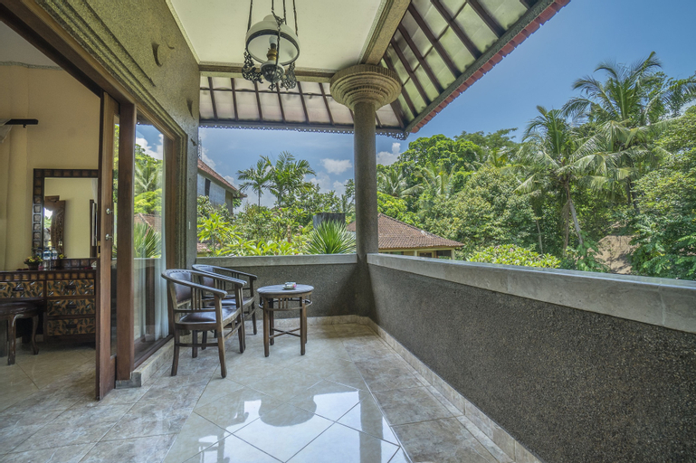 Exterior & Views 4