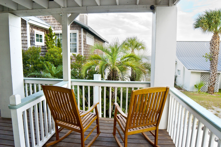 Exterior & Views 3