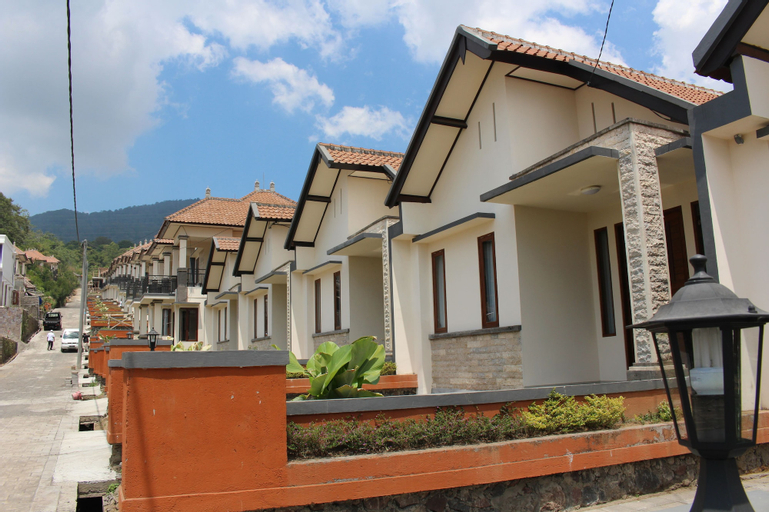 Exterior & Views 1