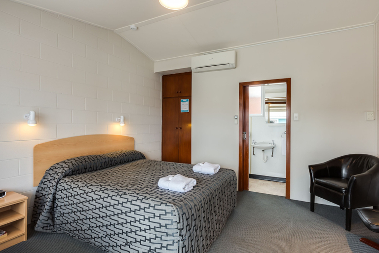 Bedroom 5, Ocean Beach Hotel, Dunedin