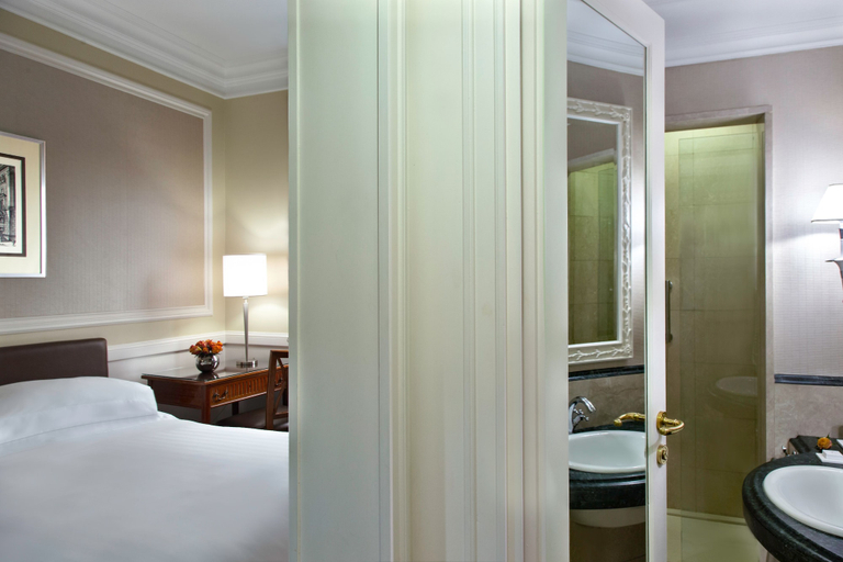 Bathroom 3, Rome Marriott Grand Hotel Flora, Rome