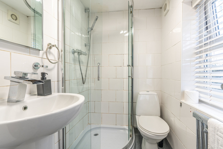 Bathroom, Bloomfield 2, Lancashire