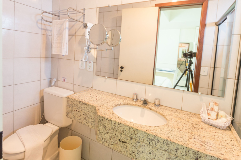 Bathroom 4, Abbeville Hotel, São Luis