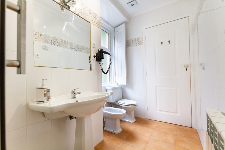 Bathroom 4, Quinta Das Murtas B&B, Sintra
