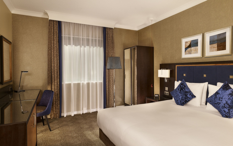 Bedroom 2, Doubletree by Hilton Hotel Woking, Surrey