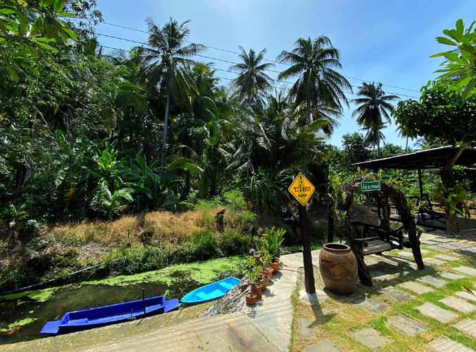 Others 2, Baan Phor Bang Kon Tee, Damnoen Saduak