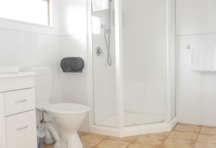 Bathroom 3, Raglan Sunset Motel, Waikato