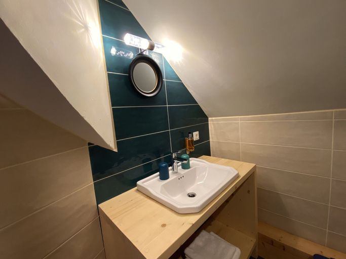 Bathroom 5, Hotel Oberland, Isère