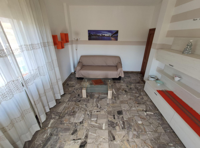 Others 4, San Lazzaro 81 Quadrilocale, Savona