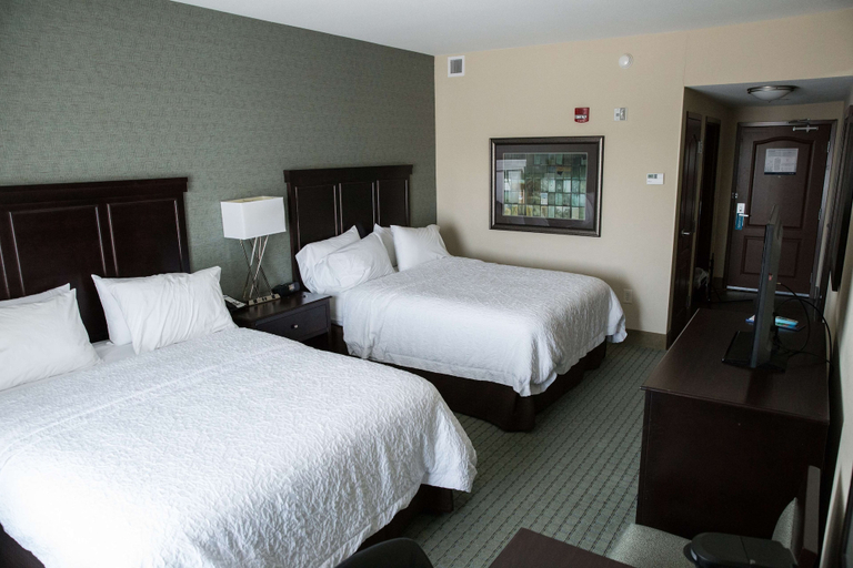 Bedroom 3, Hampton Inn & Suites Bismarck Northwest, Burleigh