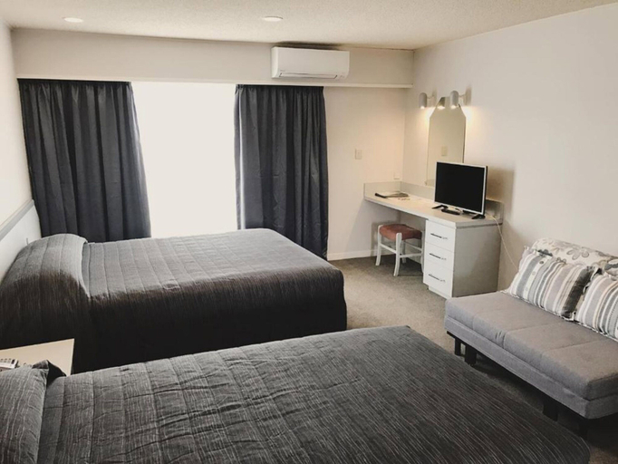 Bedroom 3, The Village Inn Hotel, Southland