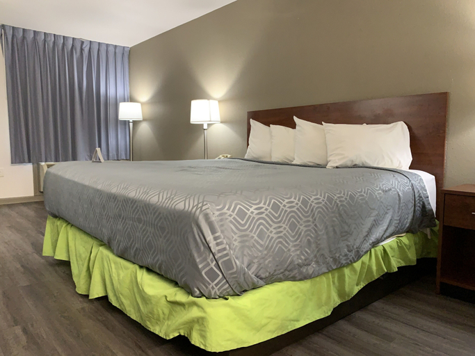 Bedroom 3, Econo Lodge Troy, Pike