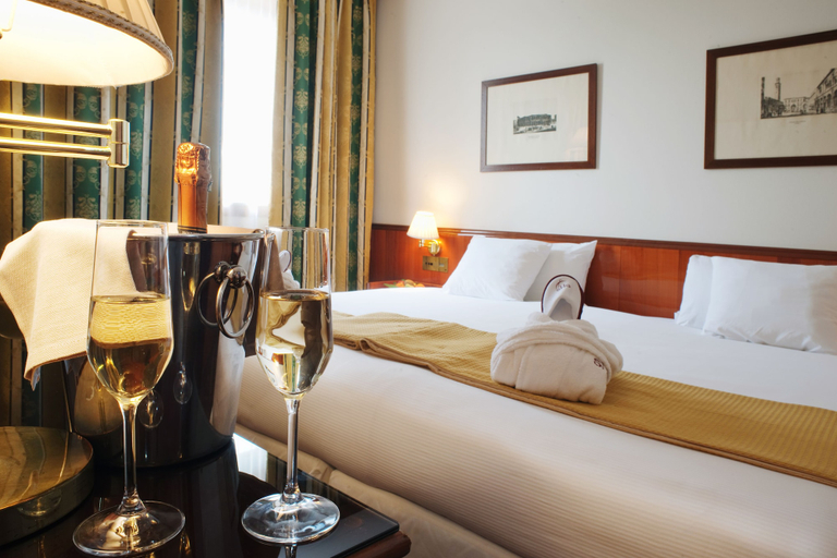 Bedroom 2, Hotel Catullo, Verona