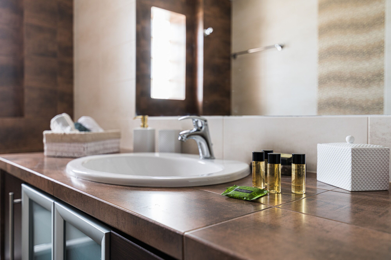 Bathroom 4, Thresh Apartments Airport by Airstay, Attica