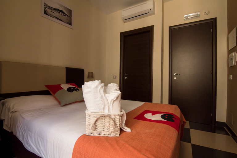 Bedroom 3, Hotel Plebiscito Aparthotel, Napoli