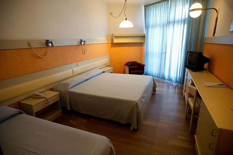 Bedroom 3, Hotel Select, Livorno