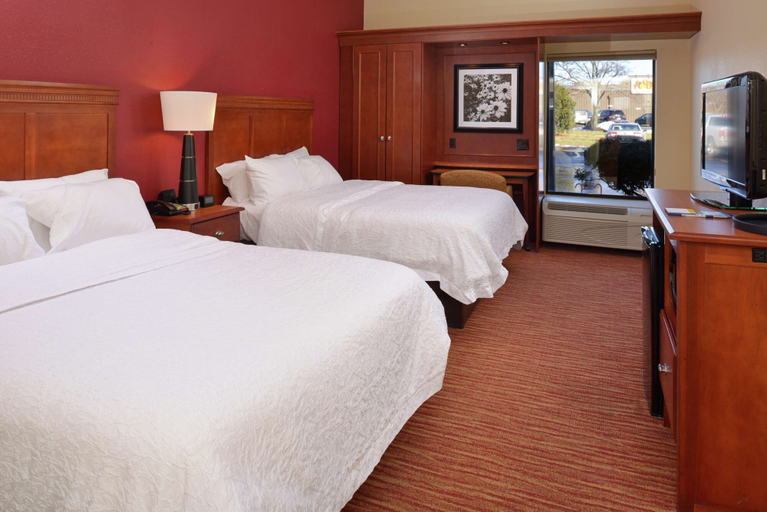 Bedroom 3, Hampton Inn Columbus-East, Fairfield