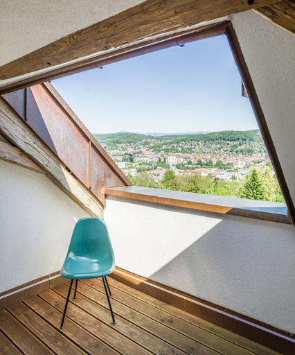 Exterior & Views