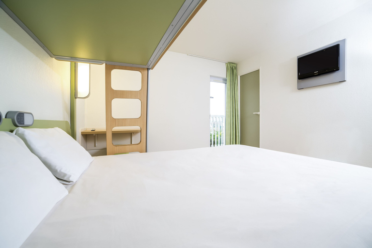 Bedroom 3, ibis budget Caen Nord Mémorial, Calvados