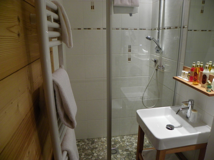 Bathroom 4, Hotel Carlina, Haute-Savoie