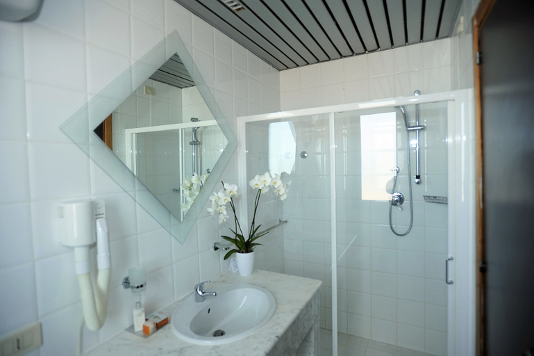 Bathroom 4, Hotel Borgo Marina, Foggia