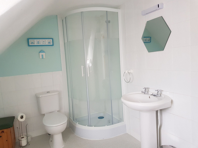 Bathroom 4, The Seaspray, Dorset