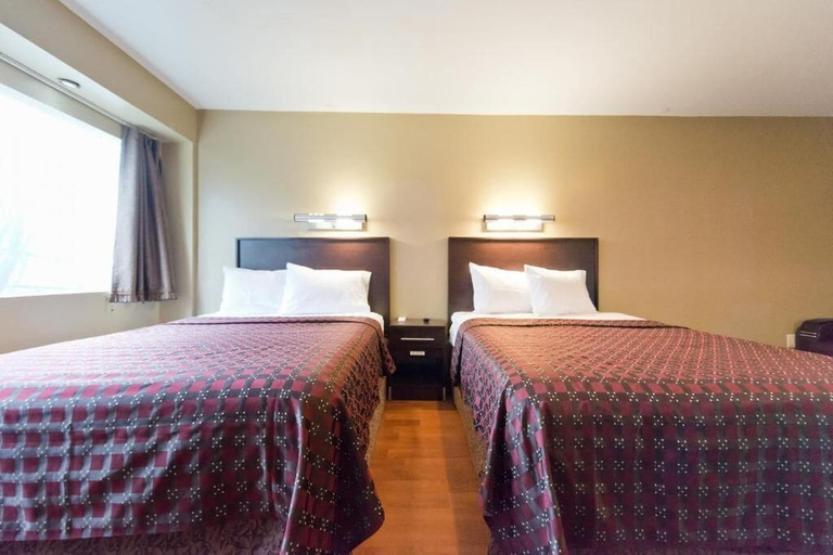 Bedroom 3, Dynasty Hotel and Suites New York LaGuardia Hotel, New York