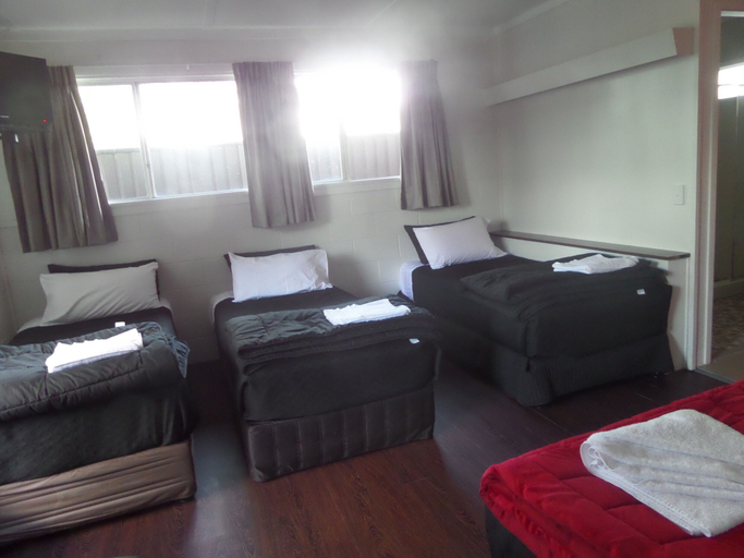 Bedroom 3, Motel Oasis, Kingaroy