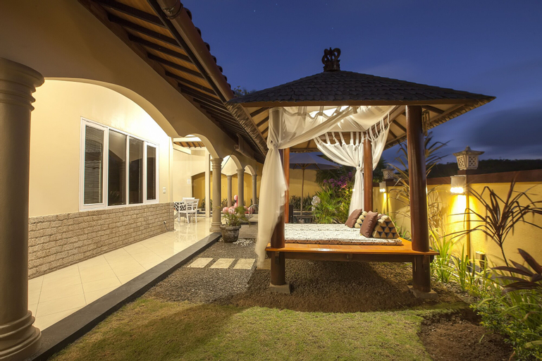 Exterior & Views 16