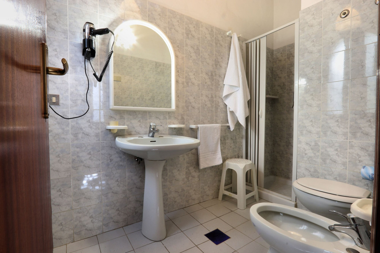 Bathroom 5, Testa di Monaco Natural Beach, Messina
