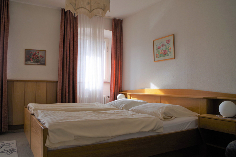 Bedroom 4, Haus Barnabas im Engel - Gasthaus Engel, Lörrach
