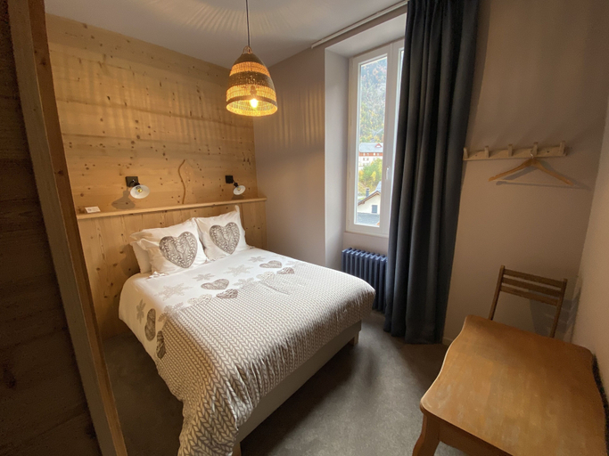 Bedroom 4, Hotel Oberland, Isère