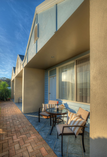 Exterior & Views 11