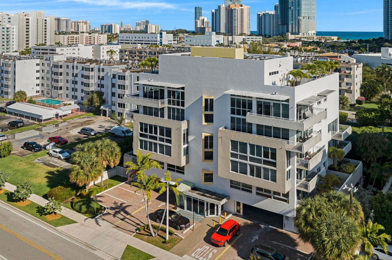 Exterior & Views 2, Roami at Sunny Isles, Miami-Dade