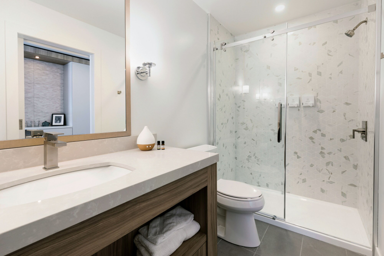 Bathroom 4, Glacier View Lodge, Division No. 15